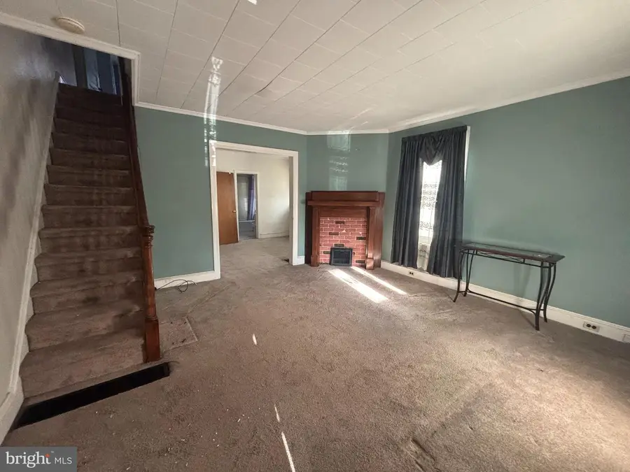 955 Ashland Ave, Crum Lynne, PA 19022 - #2