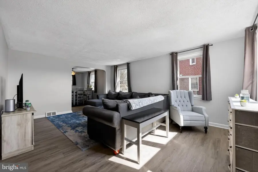 329 Holland St, Crum Lynne, PA 19022 - #3