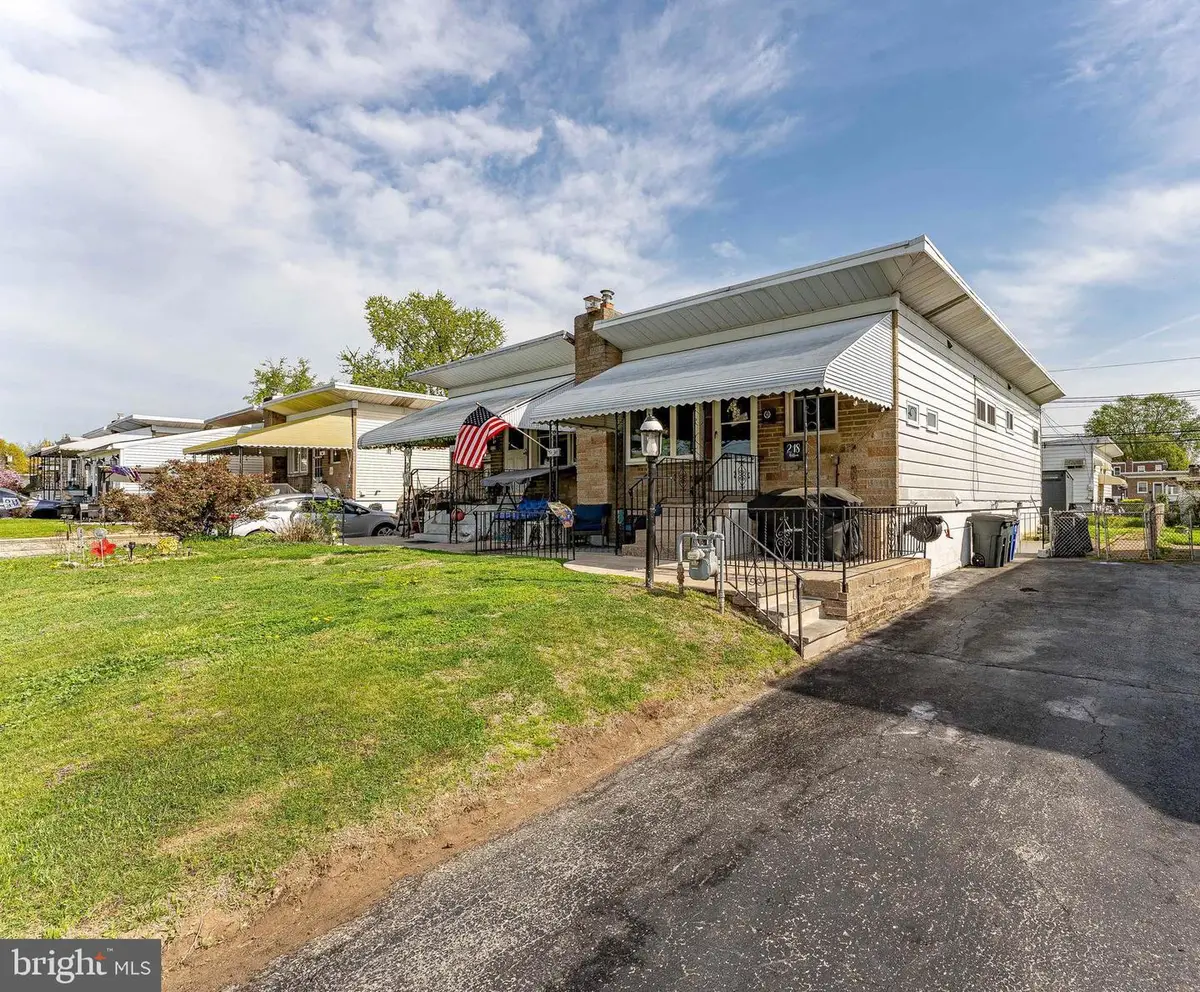 218 Hoffman Rd, Ridley Park, PA 19078 - #1