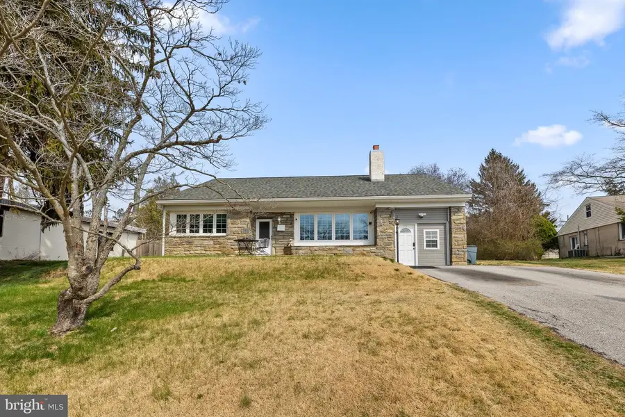 711 Hedgerow Dr, Broomall, PA 19008 - #2