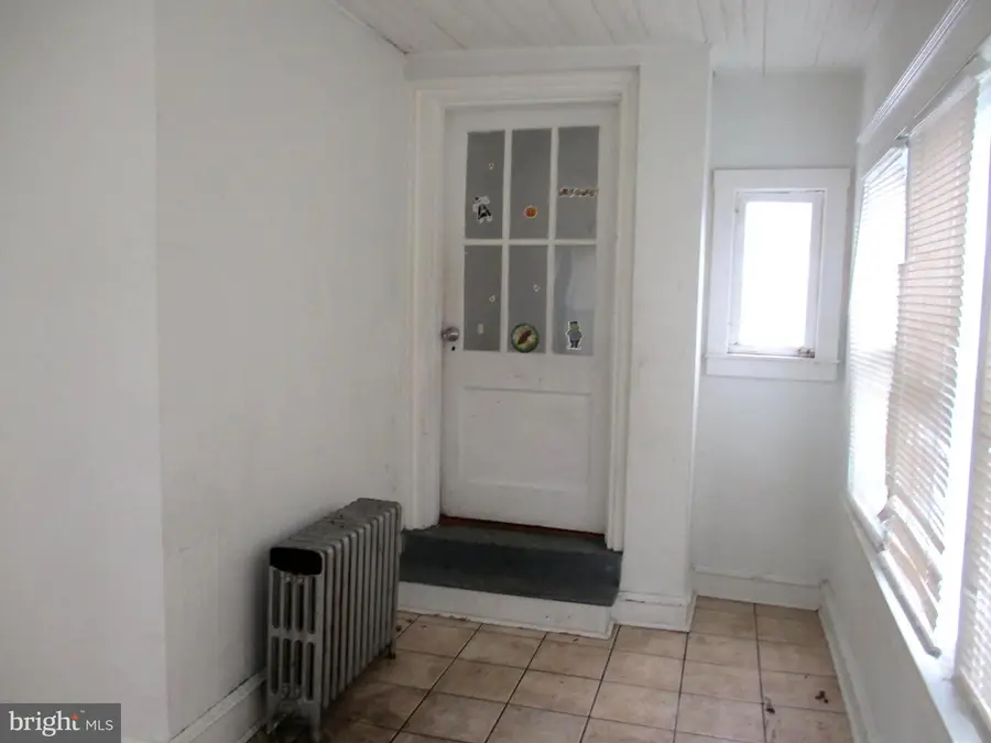 30 N Ridgeway Ave, Glenolden, PA 19036 - #3