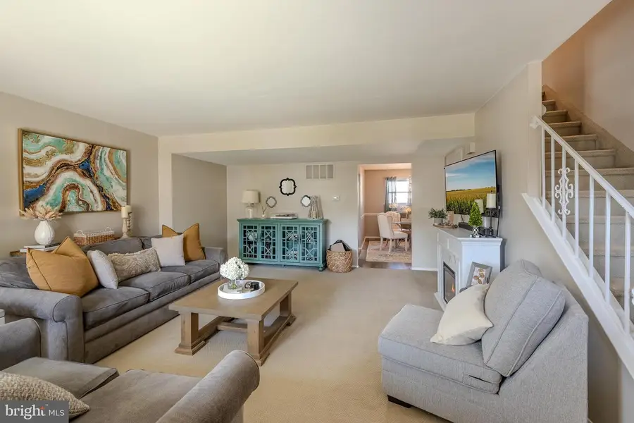 645 W Wiltshire Dr, Wallingford, PA 19086 - #3