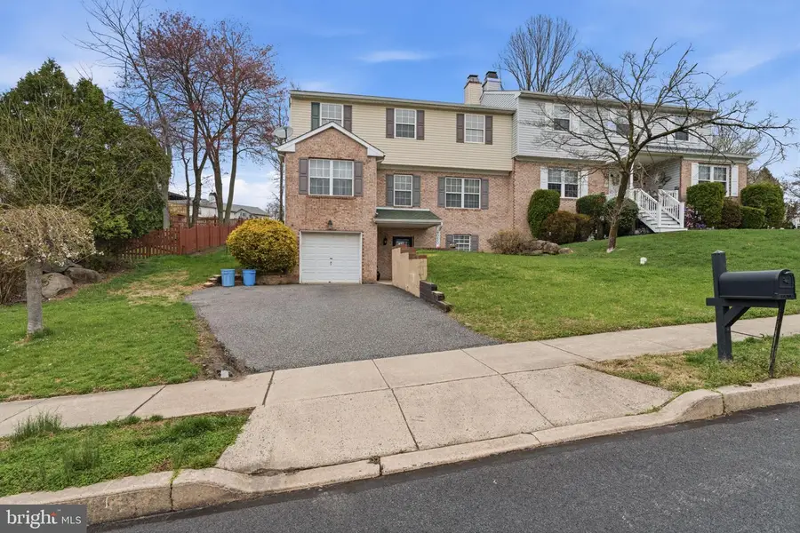 4050 Yorktown Dr, Upper Chichester, PA 19061 - #2