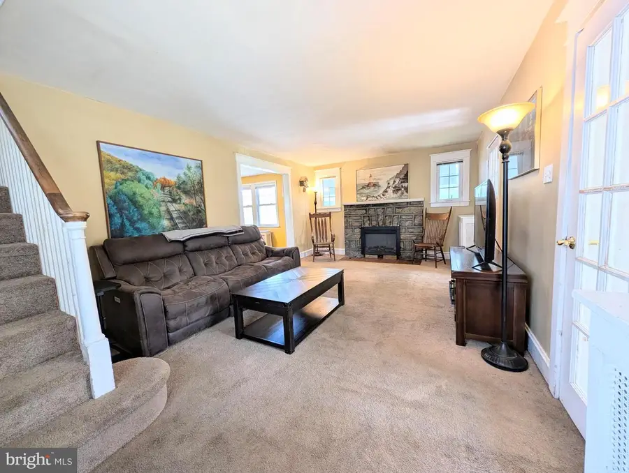 905 Edmonds Ave, Drexel Hill, PA 19026 - #2