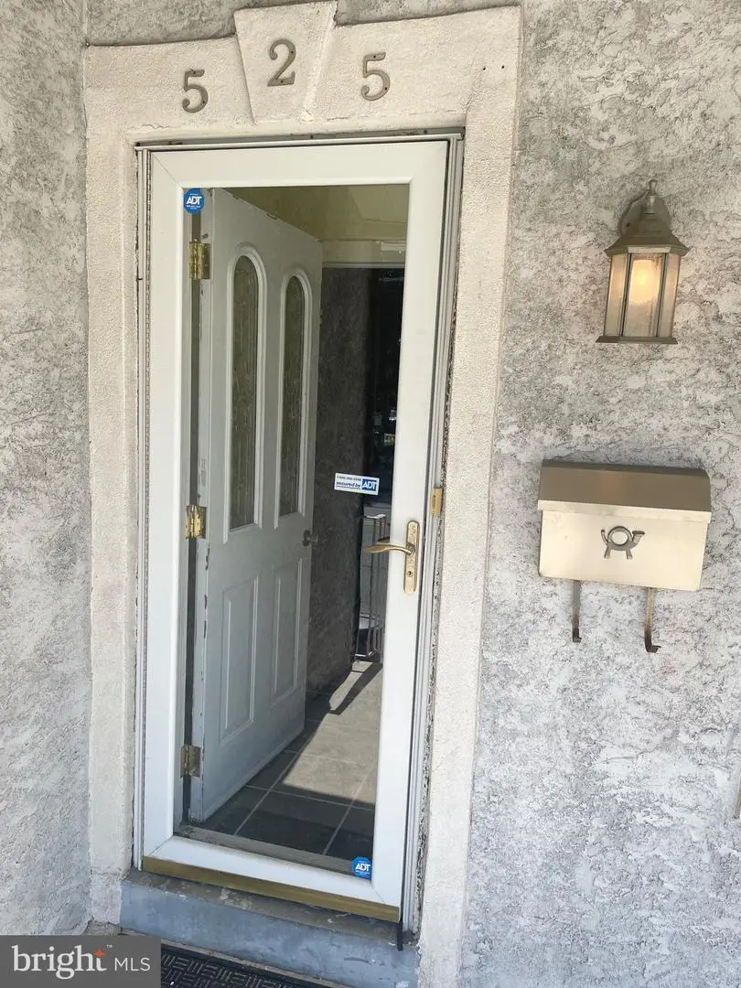 525 Highland Ave, Chester, PA 19013 - #2