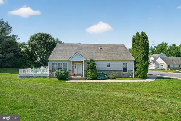 4201 Chatham Cir, UPPER CHICHESTER, PA 19014