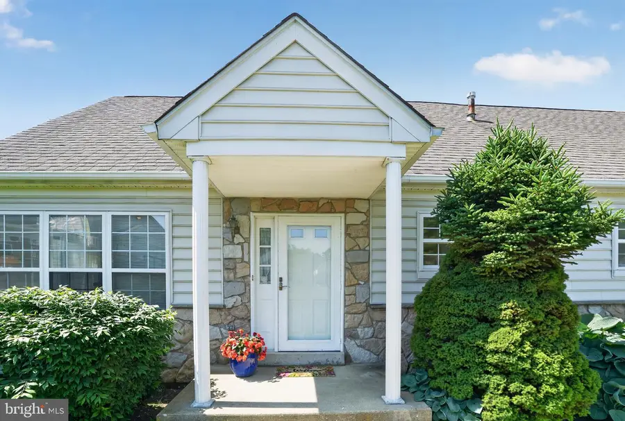 4201 Chatham Cir, Upper Chichester, PA 19014 - #2