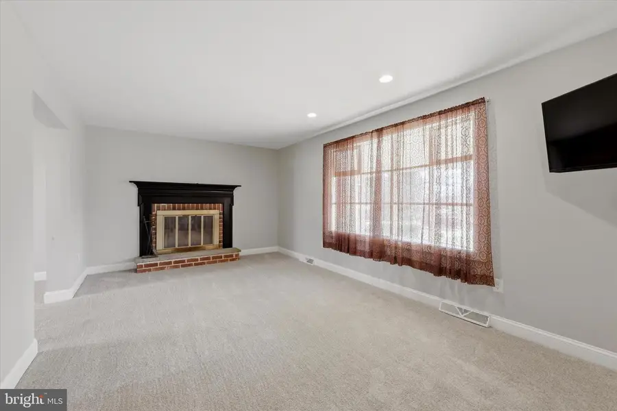 211 E Providence Rd, Aldan, PA 19018 - #3