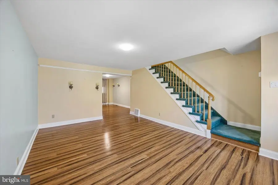 816 Crescent Dr, Glenolden, PA 19036 - #2