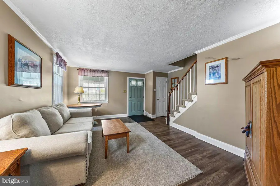 114 Lakeview Dr, Ridley Park, PA 19078 - #2