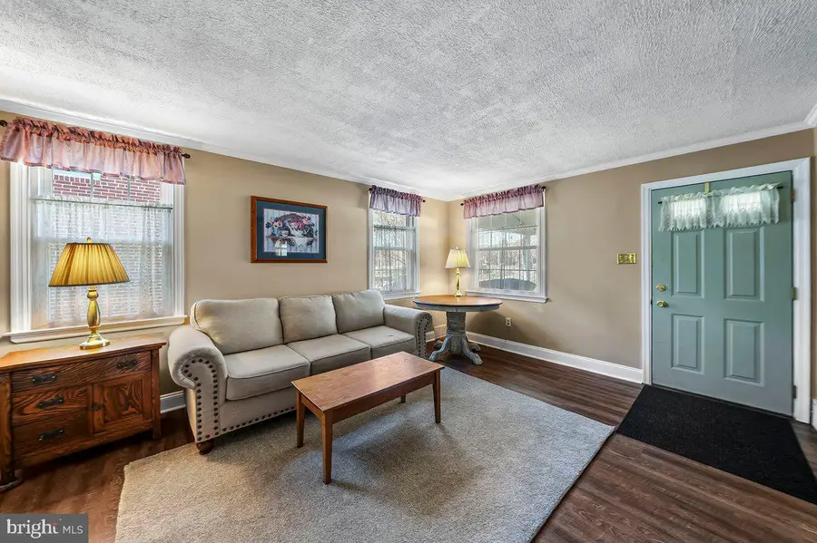 114 Lakeview Dr, Ridley Park, PA 19078 - #3