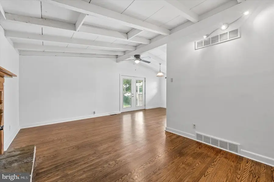 15 Village Dr, Aston, PA 19014 - #3