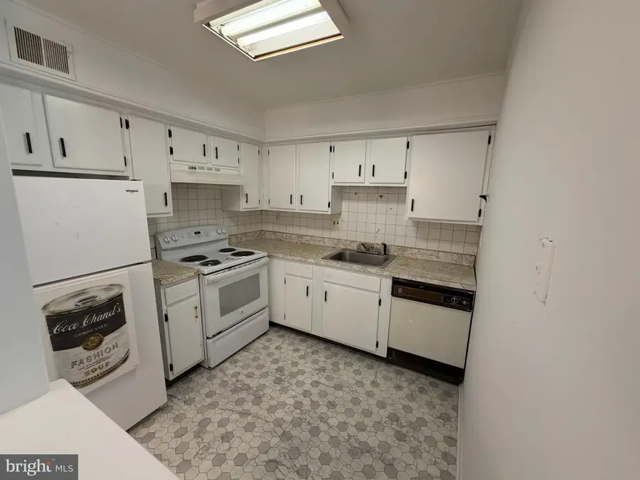 5200 B22 Hilltop Dr, Brookhaven, PA 19015 - #2