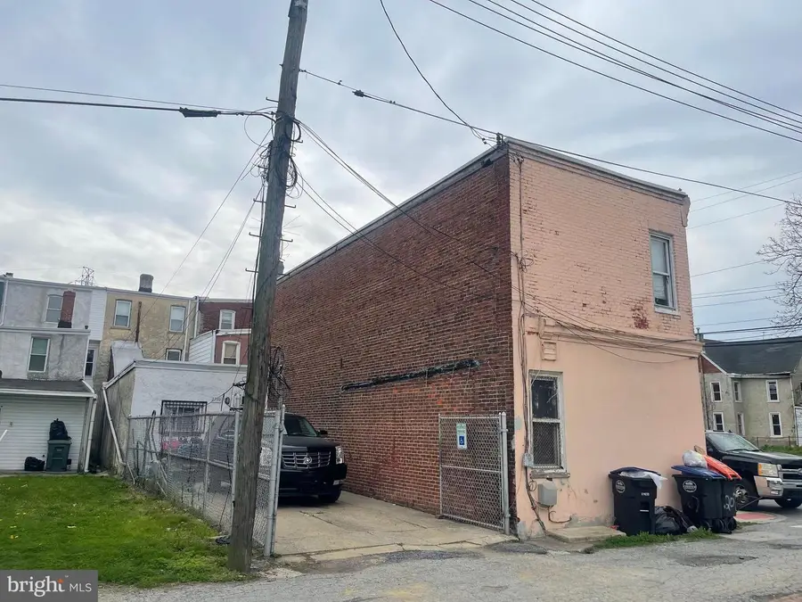 207 Highland Ave, Chester, PA 19013 - #2