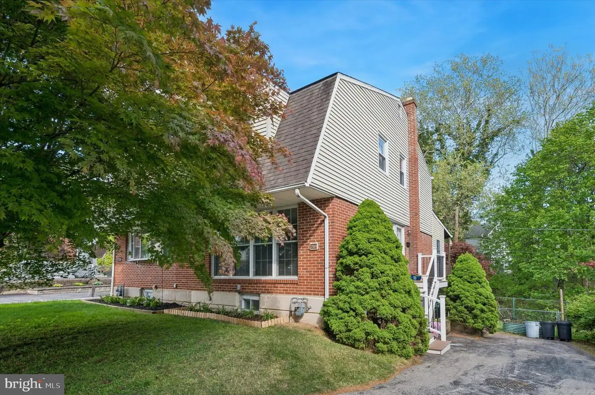 704 Swarthmorewood Ln, Swarthmore, PA 19081 - #1