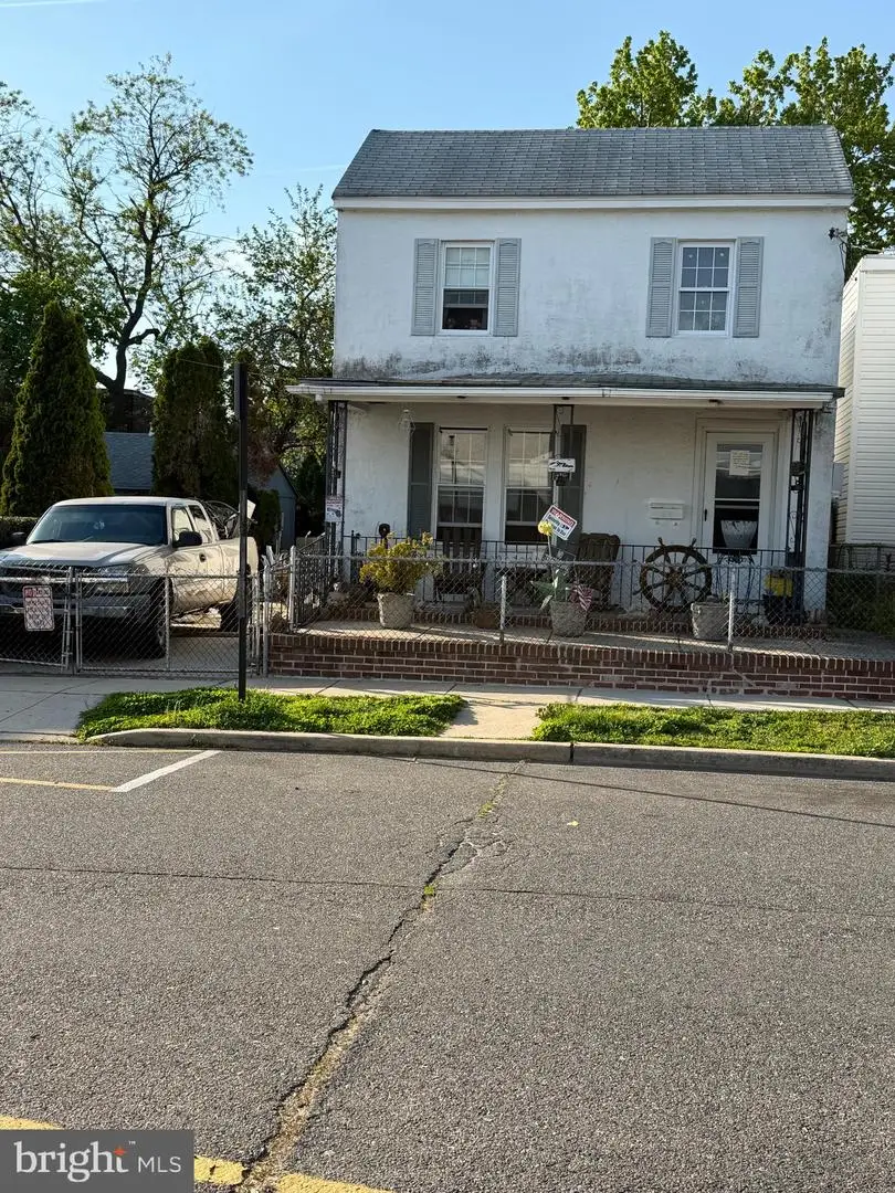 4 W 9th St, Marcus Hook, PA 19061 - #1