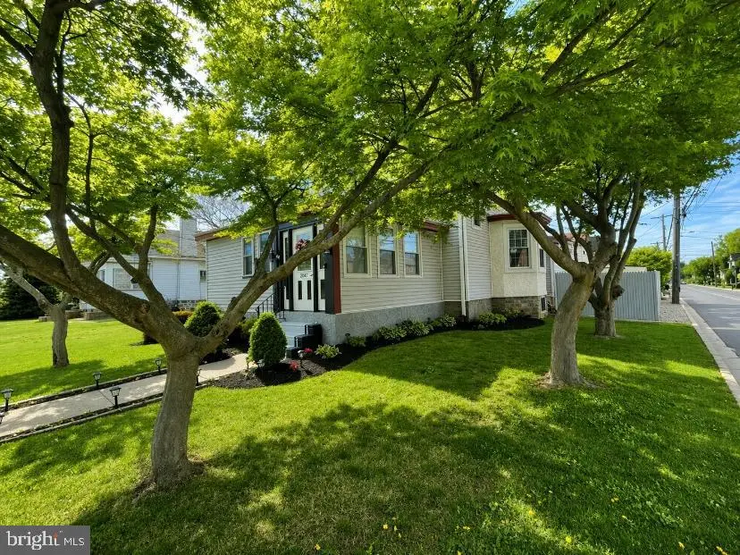 2047 Walnut St, Holmes, PA 19043 - #3