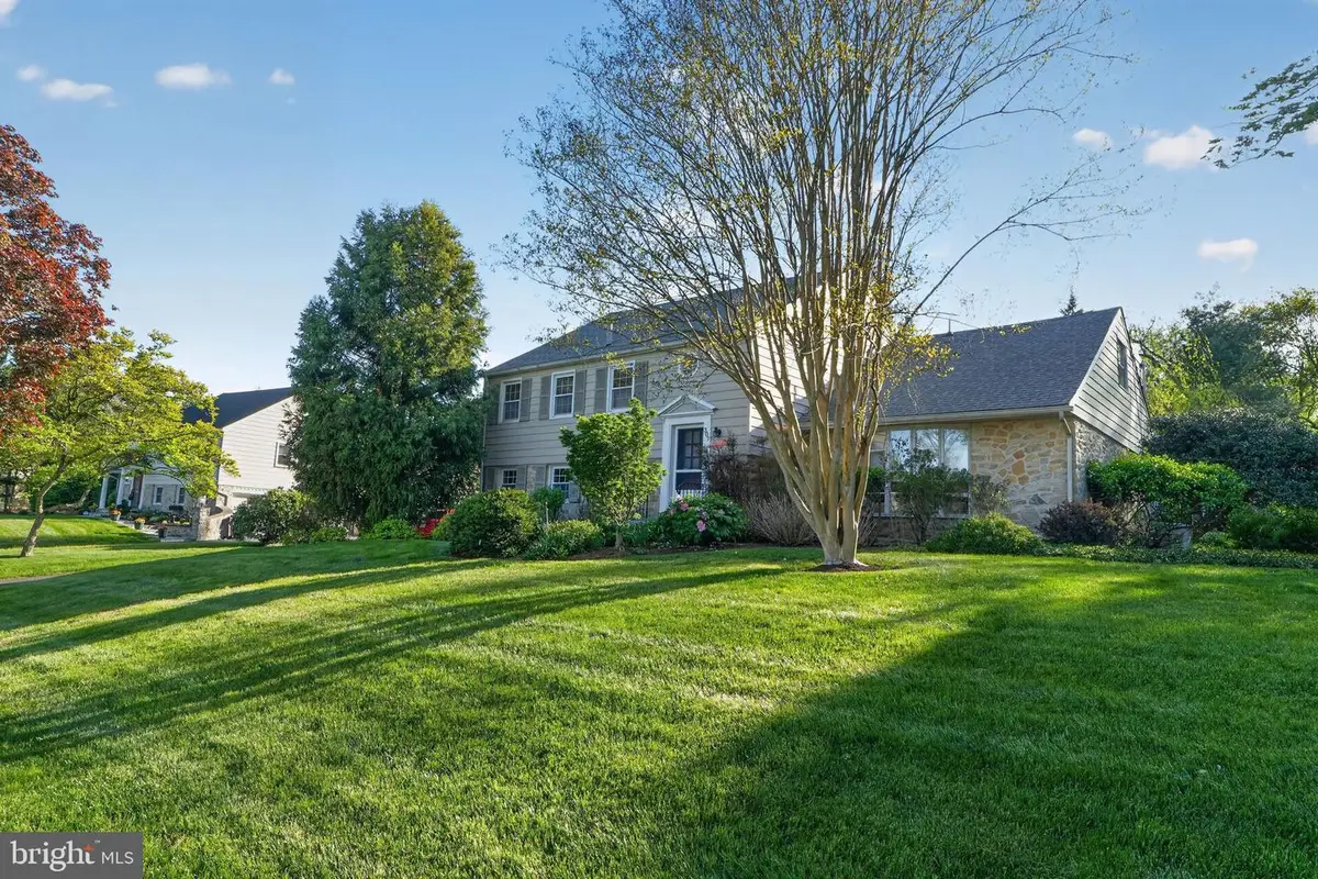 307 Colonial Dr, Wallingford, PA 19086 - #1