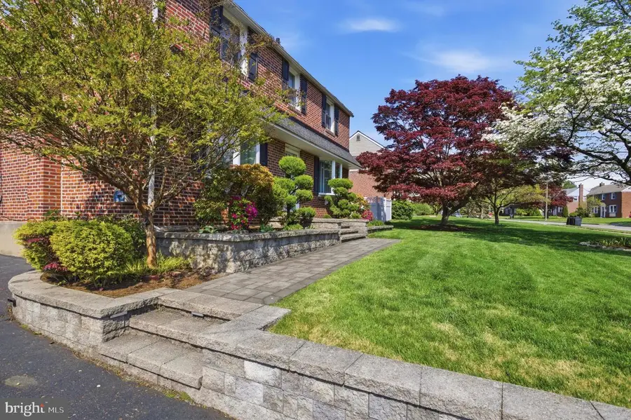 418 Colonial Park Dr, Springfield, PA 19064 - #3