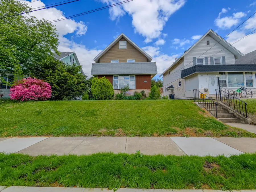 627 W Gardner Ave, Glenolden, PA 19036 - #2