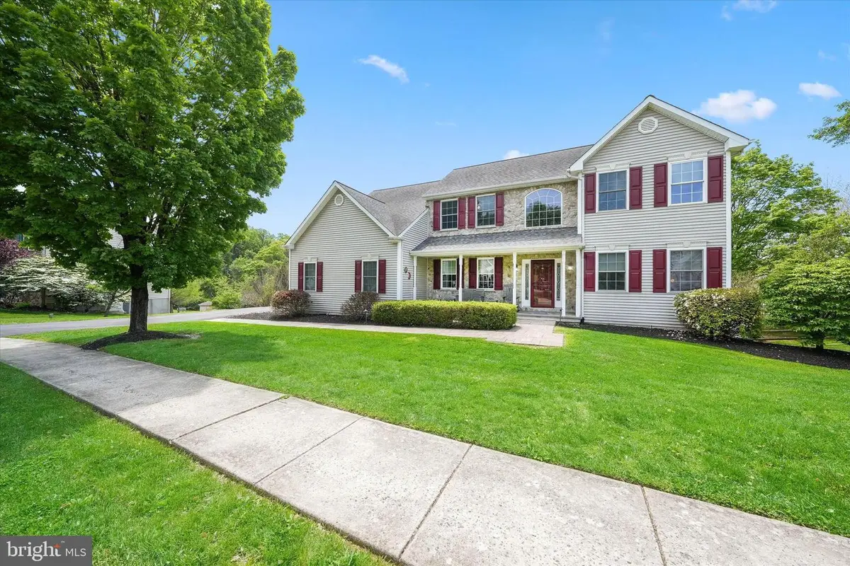 27 Twin Creeks Dr, Thornton, PA 19373 - #1