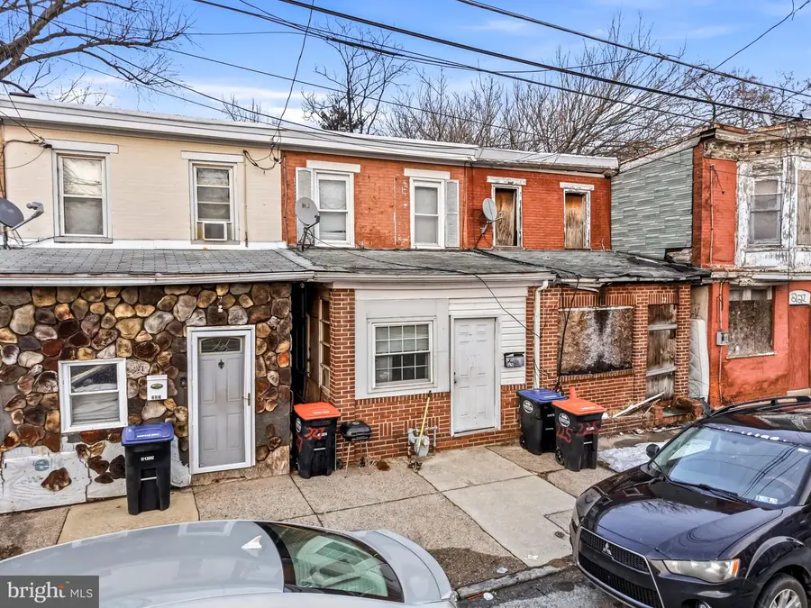 225 Hayes St, Chester, PA 19013 - #2