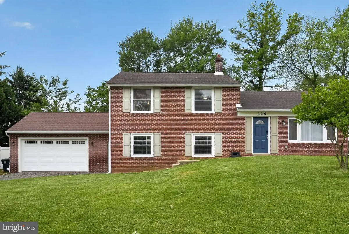 226 Canterbury Dr, Wallingford, PA 19086 - #1