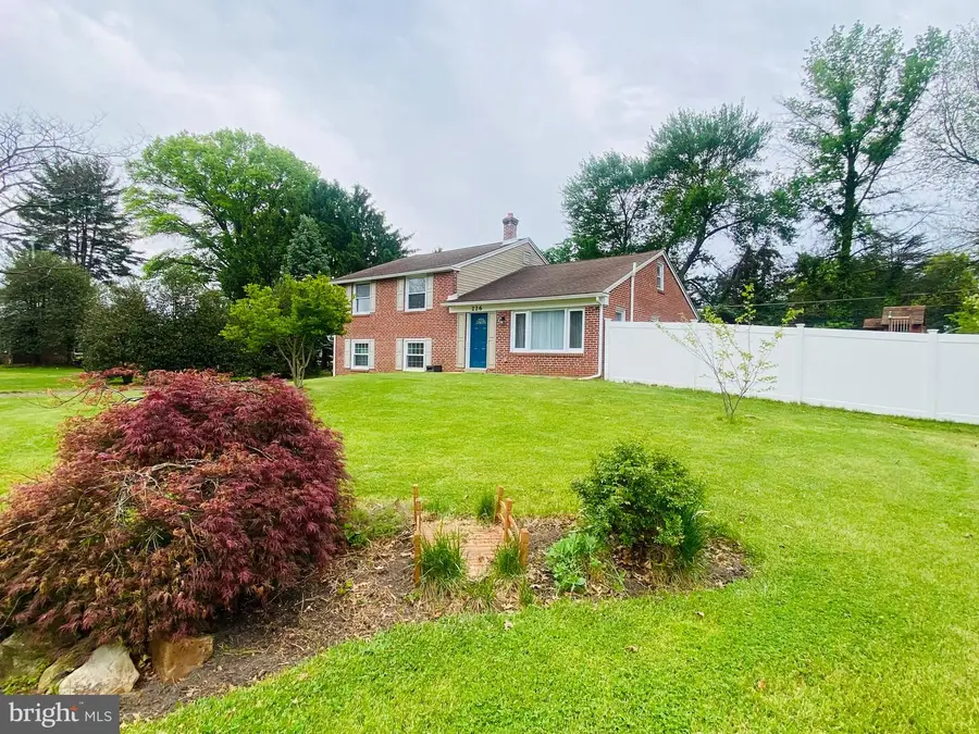 226 Canterbury Dr, Wallingford, PA 19086 - #2