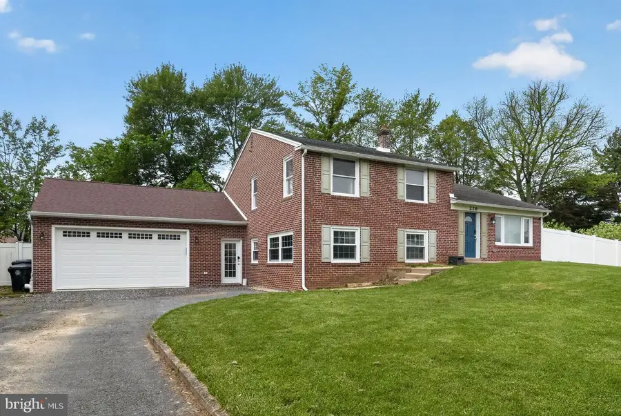 226 Canterbury Dr, Wallingford, PA 19086 - #3