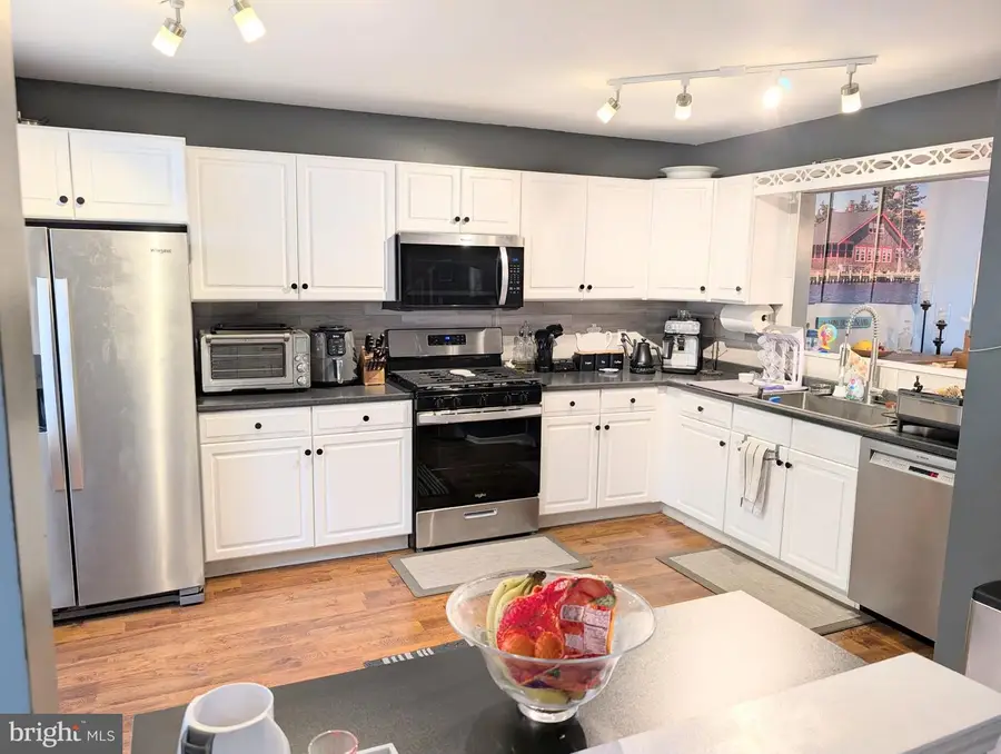 552 Applewood Ct, Upper Chichester, PA 19014 - #2