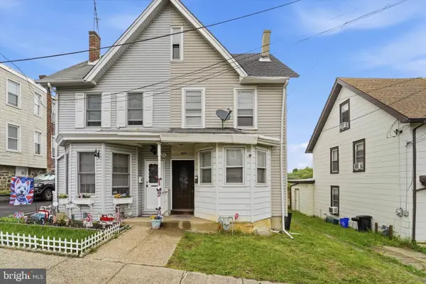 909 Pine St, DARBY, PA 19023