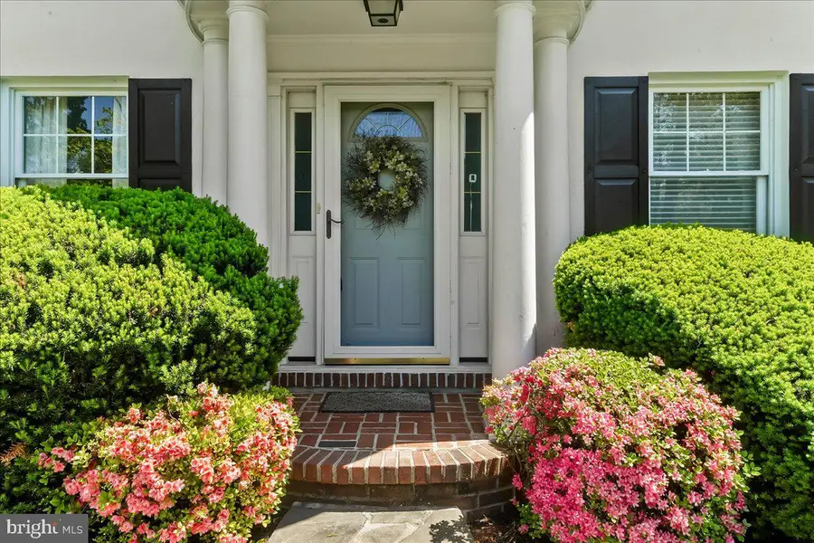 16 Oak Knoll Dr, Wallingford, PA 19086 - #2