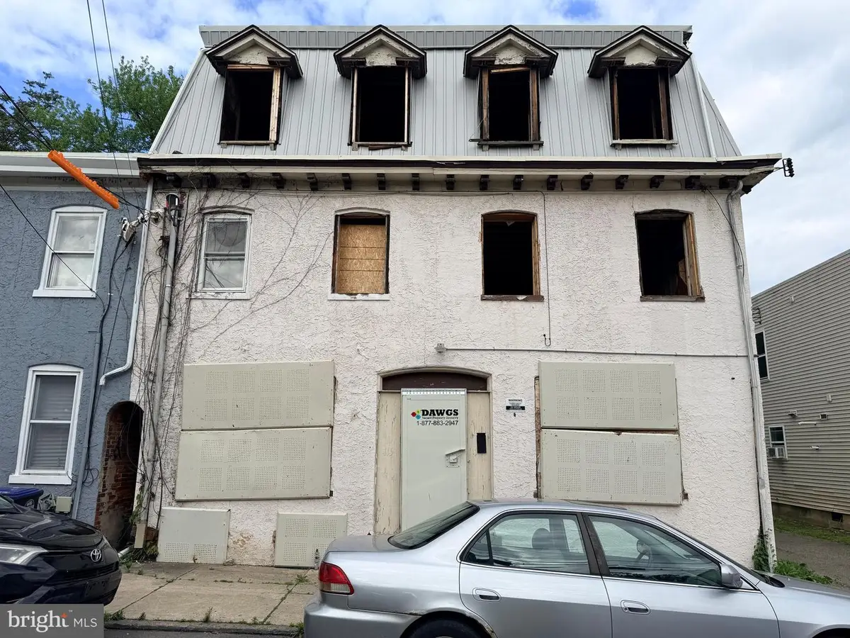1113-1115 Upland St, Chester, PA 19013 - #1