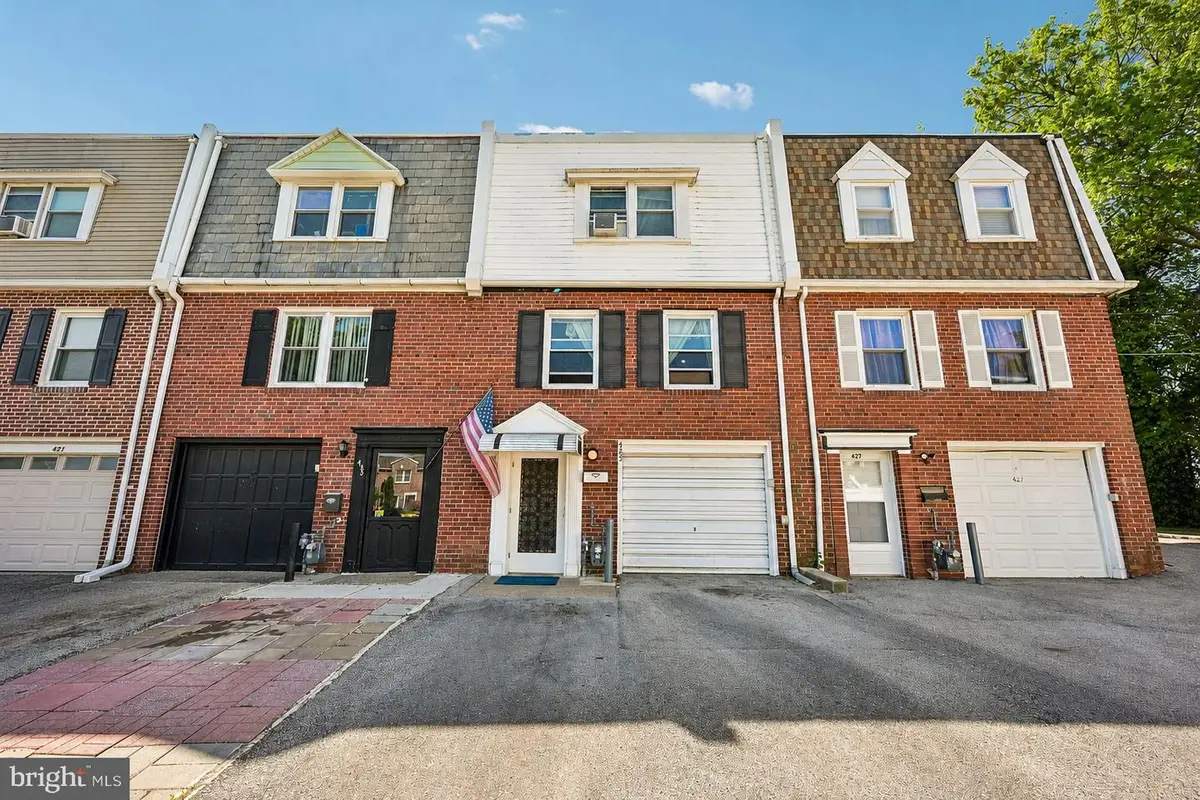 425 Arlington Ave, Upper Darby, PA 19082 - #1
