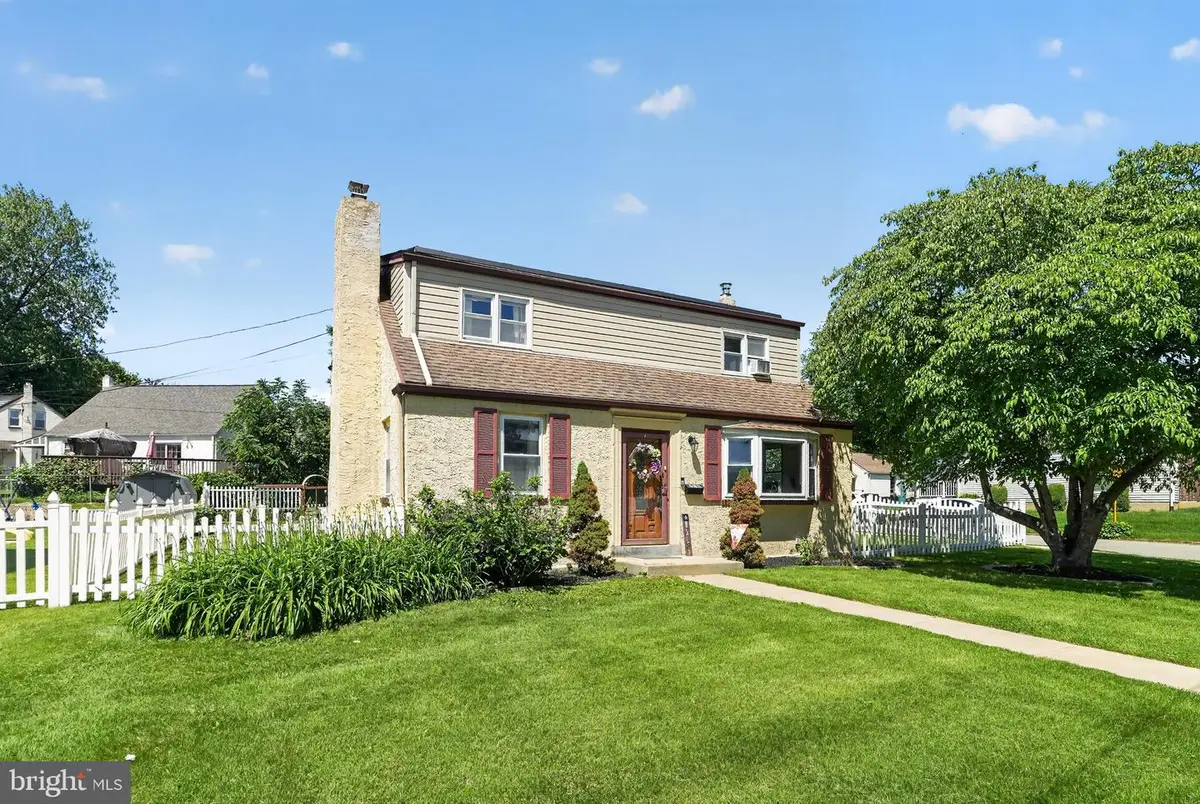 718 Pearl Ave, Morton, PA 19070 - #1