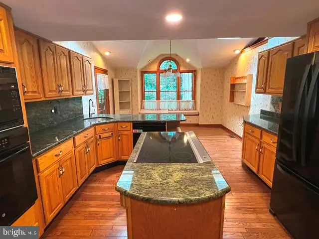 690 Old School House Dr, Springfield, PA 19064 - #2