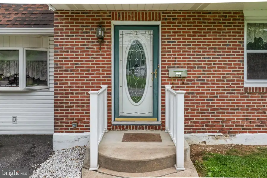 309 Hastings Ave, Wallingford, PA 19086 - #3