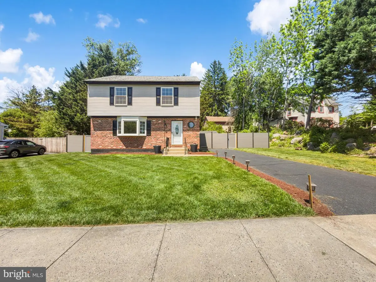 4002 Yorktown Dr, Upper Chichester, PA 19061 - #1