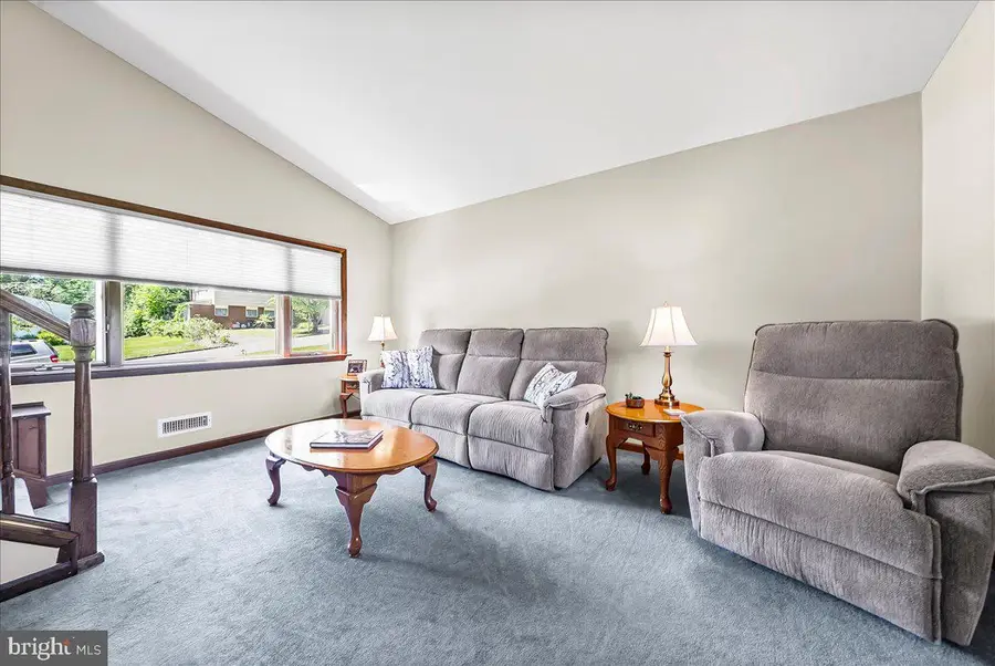798 Capri Cir, Upper Chichester, PA 19061 - #2