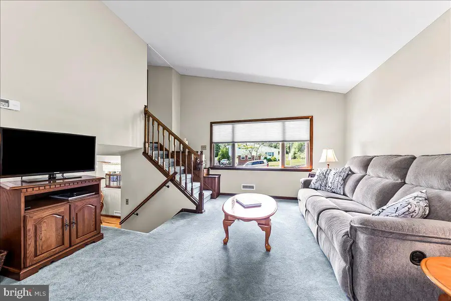 798 Capri Cir, Upper Chichester, PA 19061 - #3