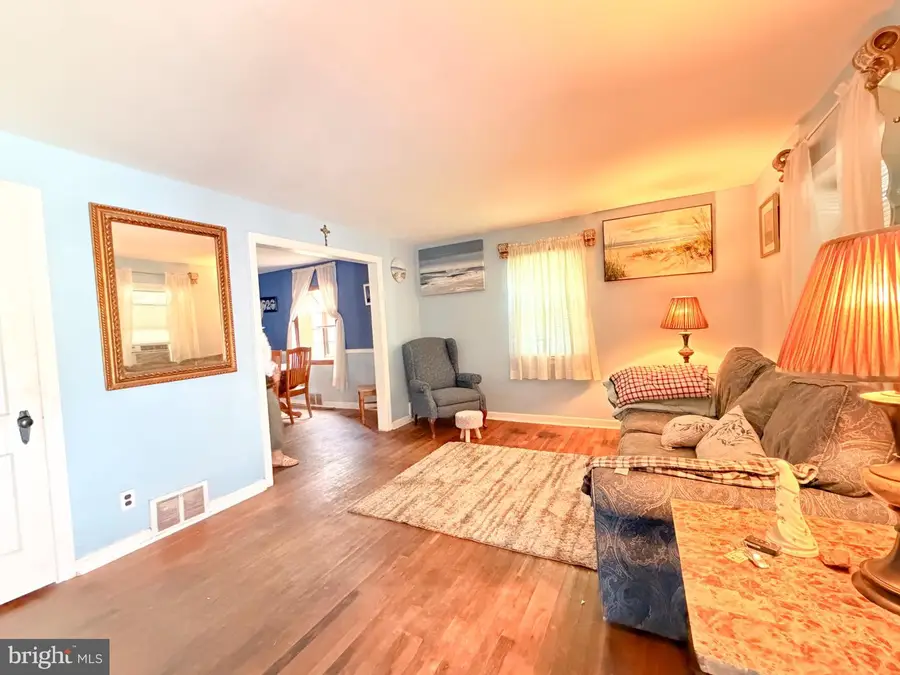 646 Amosland Rd, Morton, PA 19070 - #3