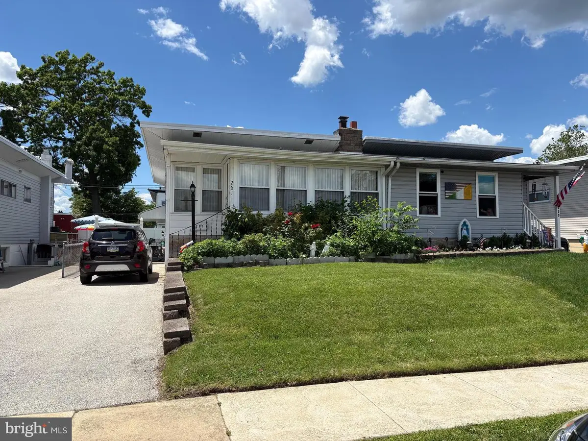 261 Hoffman Rd, Ridley Park, PA 19078 - #1