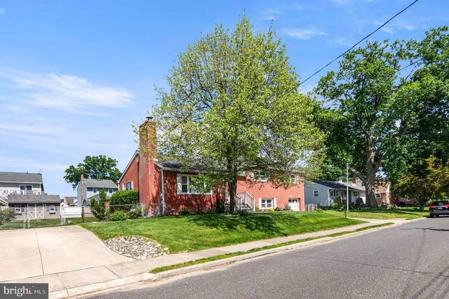 516 Evergreen Ave, Folsom, PA 19033 - #3