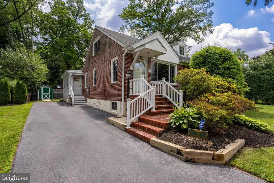 141 N Norwinden Dr, Springfield, PA 19064 - #3