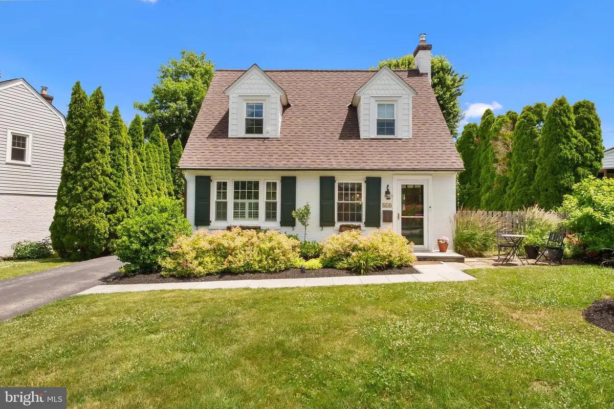 419 Locust Rd, Wayne, PA 19087 - #1