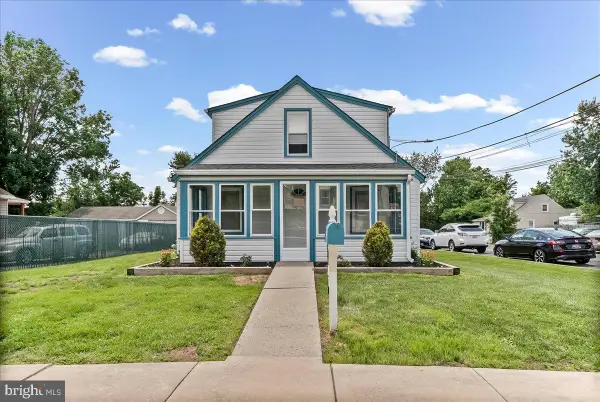 1242 Chestnut St, MARCUS HOOK, PA 19061