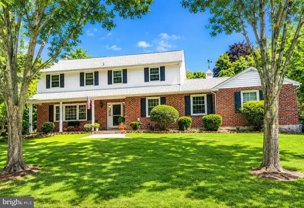 2015 Kerwood Dr, BROOMALL, PA 19008