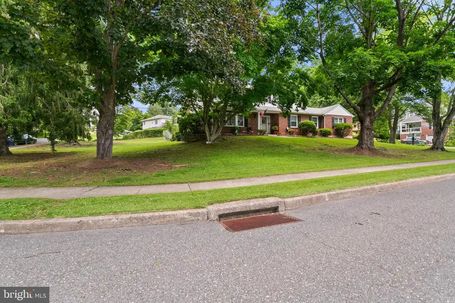 2015 Kerwood Dr, Broomall, PA 19008 - #3