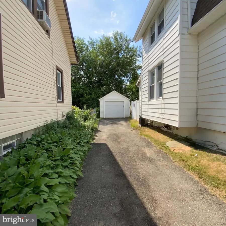 16 W Roland Rd, Brookhaven, PA 19015 - #2