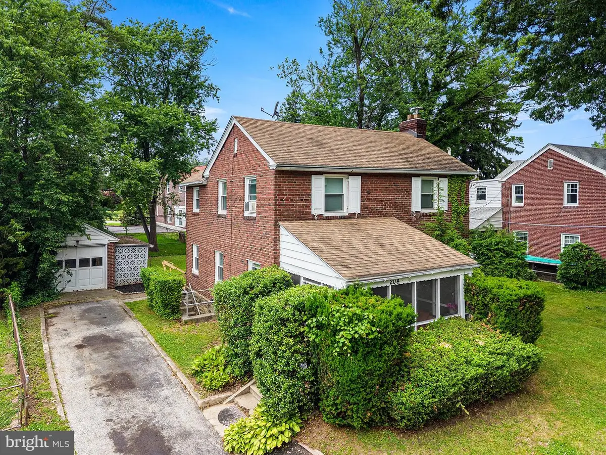 204 N Woodlawn Ave, Aldan, PA 19018 - #1